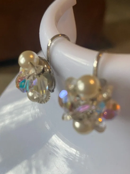 Laguna B Iridescent aurora borealis Crystal & Pearl Cluster Drop clip Earrings - Picture 3 of 6